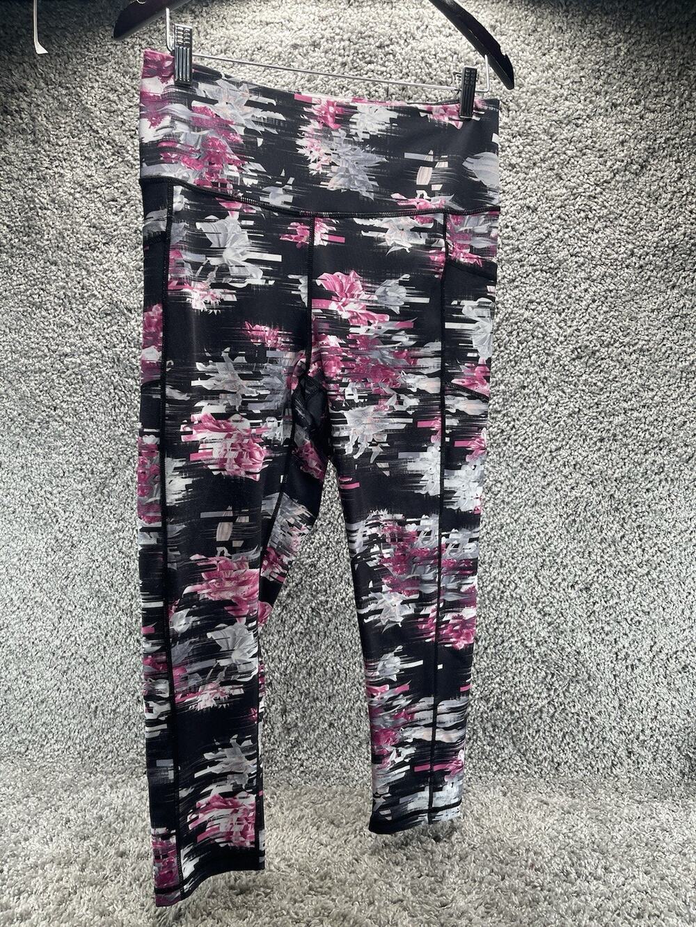 Reebok Women's Athletic Leggings With a Black Pink and Grey Floral Pattern Large